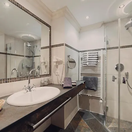 Tanzer Hotel